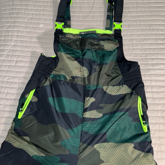 NWOT champion boys unisex Sz:xxl/20 Camo Snow Bib winter insulated Overalls - Picture 3 of 16